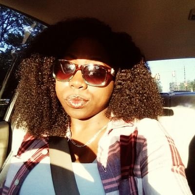 beseated_mara's profile picture. back on twitter ✌