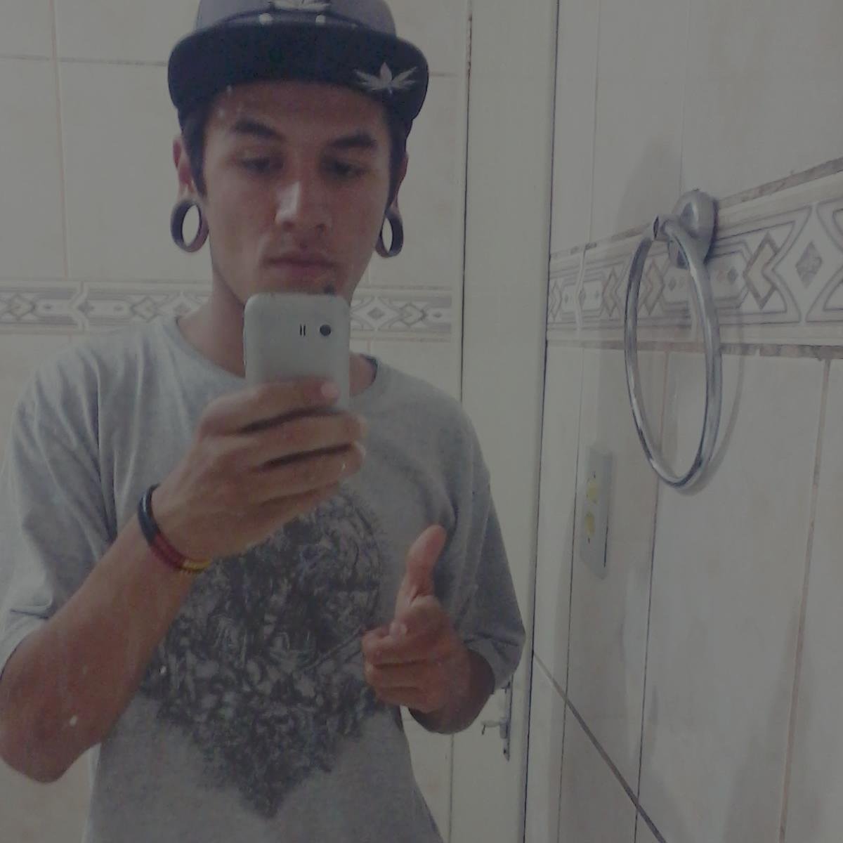 UM DOIS NEM ME VIU, E SE ME VIU MENTIU