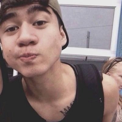 i gave you a free follow so follow @vodkcalums please ilysm !!
