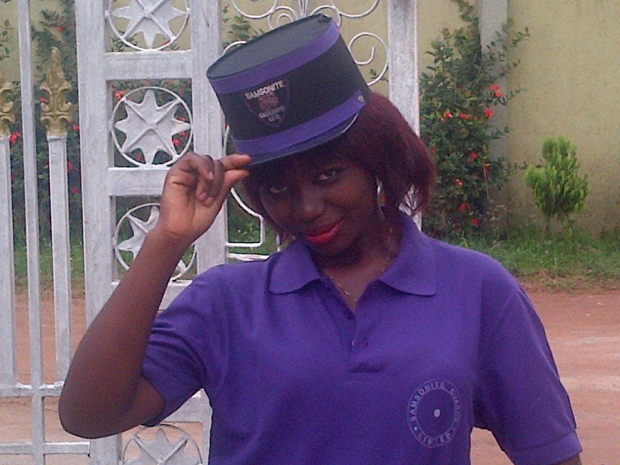 Am a cool girl, with a sence of humour, gud in art::: n luv my God somch::::::: peeps