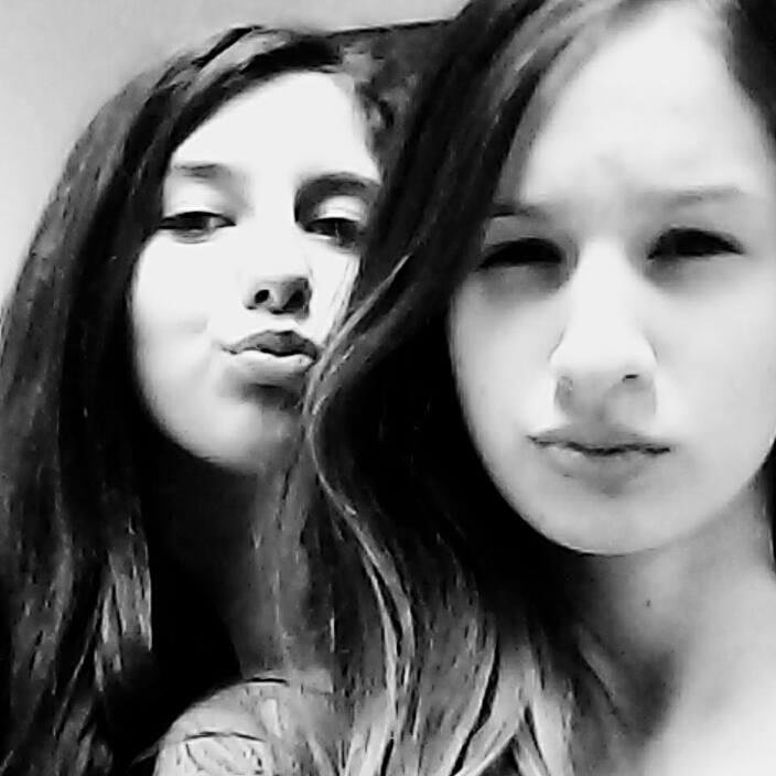 Greek Directioner,a high-school student,with a crush in irish Niall Horan:) i want Erry become real!Emily Browning is my queen