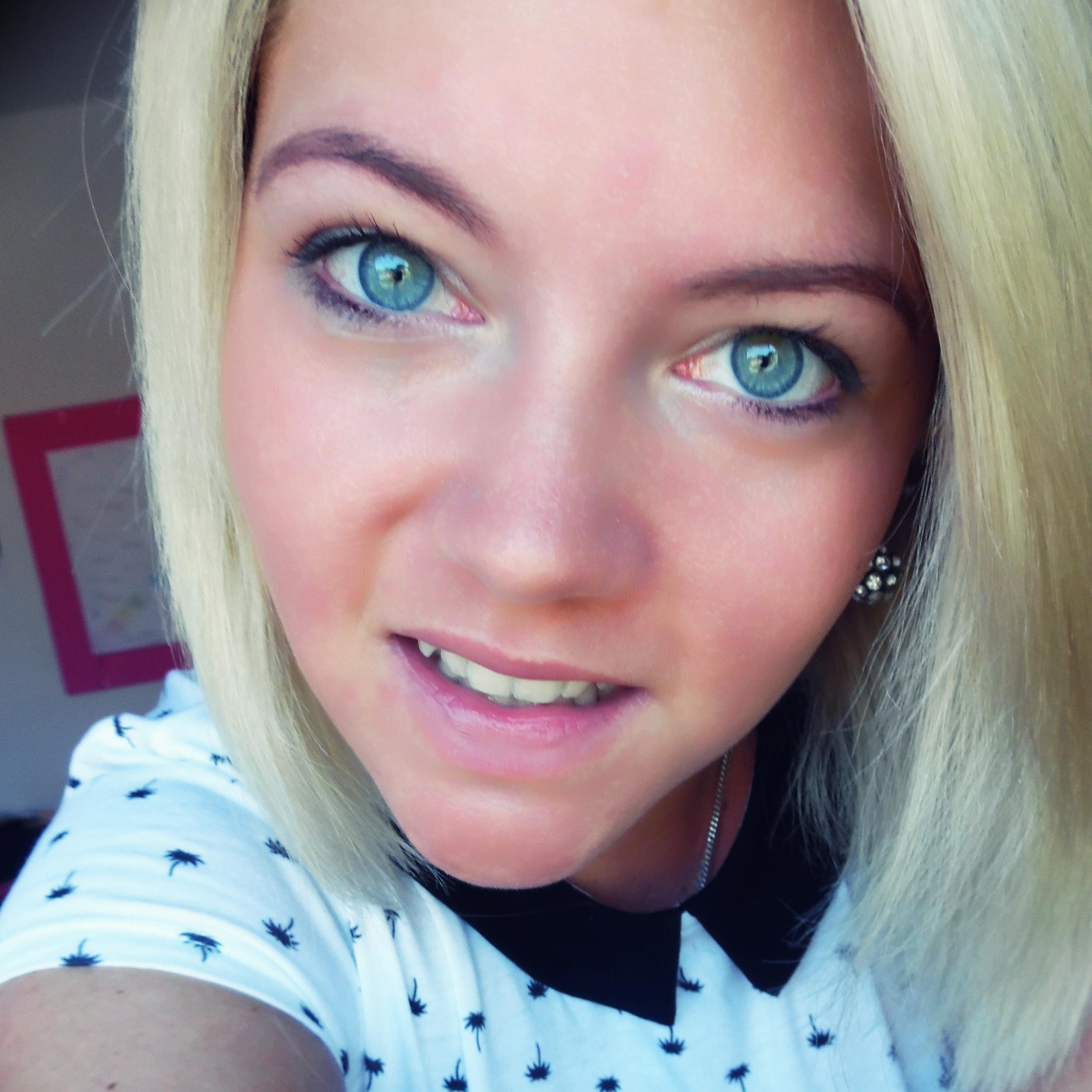 mariecolson3's profile picture. Marie. 20 ans. Future institutrice présco. Amoureuse. Heureuse. Une philosophie :  Hakuna Matata  3