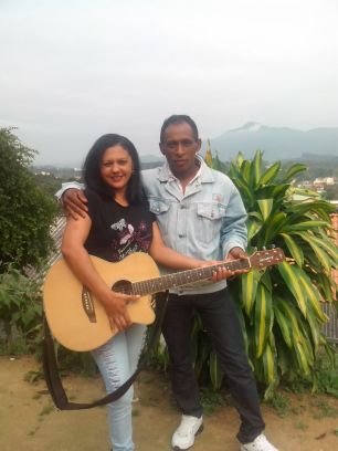 gosto muito de cantar com o meu amor .