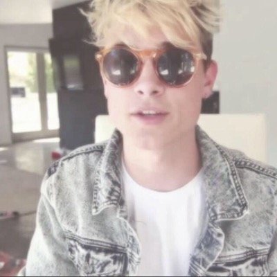 TheFrozenElias's profile picture. I'm King Elias. I have my powers under full control.