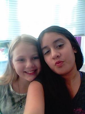 :-)  rein :-)  hocky:-) voetbal:-) tennis:-) no Facebook :-)  love main street:-) love all off you:-) lol