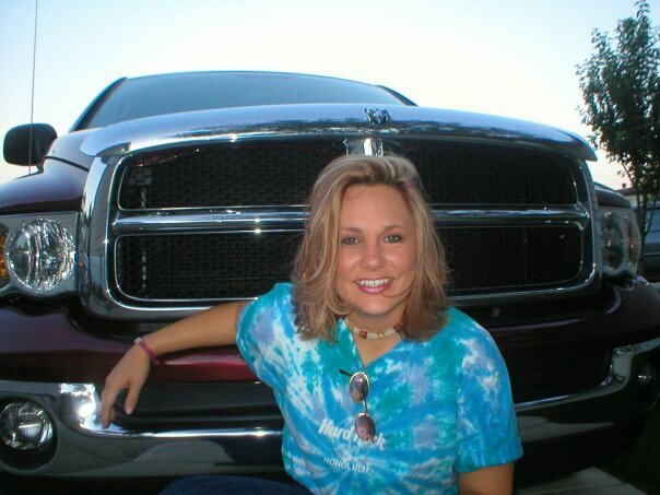 theintern747's profile picture. 