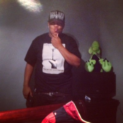 Twitter wat it is fuck wit da coolest nigga on da planet ion smoke but i'll drink yo ass under the table real nigga in my hood who erbody gone rout 4- meek mill