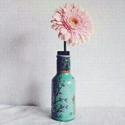 ‏أمي ❤️كوني راضيةً عني ،، فحُلمي تحت قدميكِ ~
