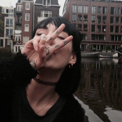 follow @BLESSAMERRICKA plz haha ok//thank u if you already do