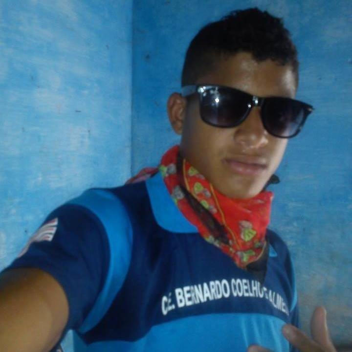 MORENO E LINDO!OLHOS CASTANHO ESCURO,16 ANOS TO NOVINHO E FELIZ!!!