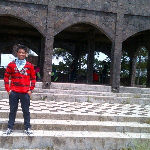 lucky_meiyoung's profile picture. Sebaik2nya taneman yang ditanem adalah granat,pager sekalipun ngga berani makan.