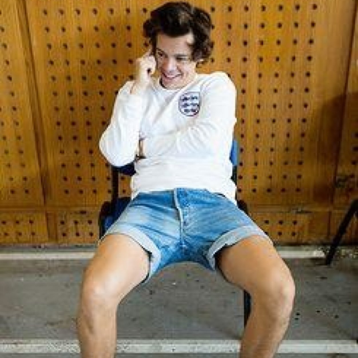 RandomQuotes273's profile picture. Fuck what people think, be yourself!!!