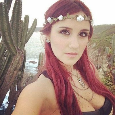 ♣Sou Roberta, odeio moda , faso oque me der na teia eu amo meu dieguinho minha mãe e Alma Rey minhas amigas e lupita e josy ( ͡° ͜ʖ ͡°)♣