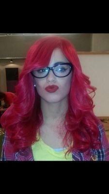 No tengo el mejor cuerpo, no tengo el mejor pelo, ni los mejores ojos, ni las mejores piernas pero sí las mejores amigas :3