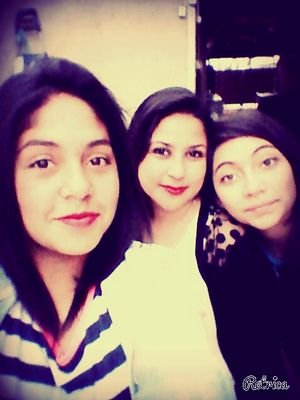 Holap!! Me llamo Maca, amo el fútbol, me encanta tocar batería ♥ y disfruto al maximo (: