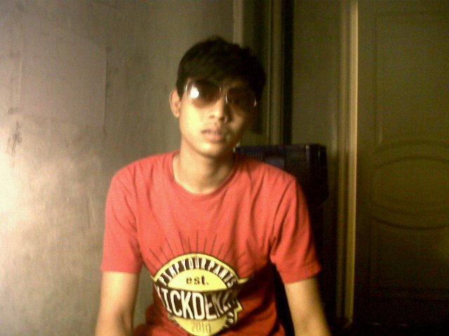 hidup senang nggak ada perang,makan kenyang ngapain ribut..,
peace.,