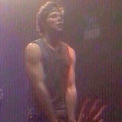 ⋆ @popularhemmings