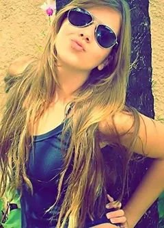 16 anos , moro na cidade do Rio de Jenairo , tenho namorado , tenho 5 irmãs e minha mae esta gravida de gemeas.. bjs da Teteh.. s2