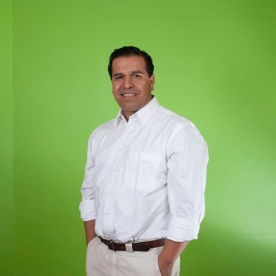 Profesor de Matematica y  ciencias de la Computacion. Deportista Democrata Cristiano nacido y criado en Quilicura.