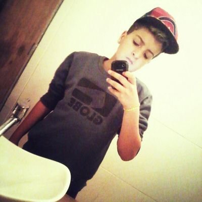 《Snap:p4ulinho10》
《Whats:só pedir》
《Soberano com mtt orgulho》
《SWAG》
Um bom malandro conquistador. Tem naipe de artista pique de jogador