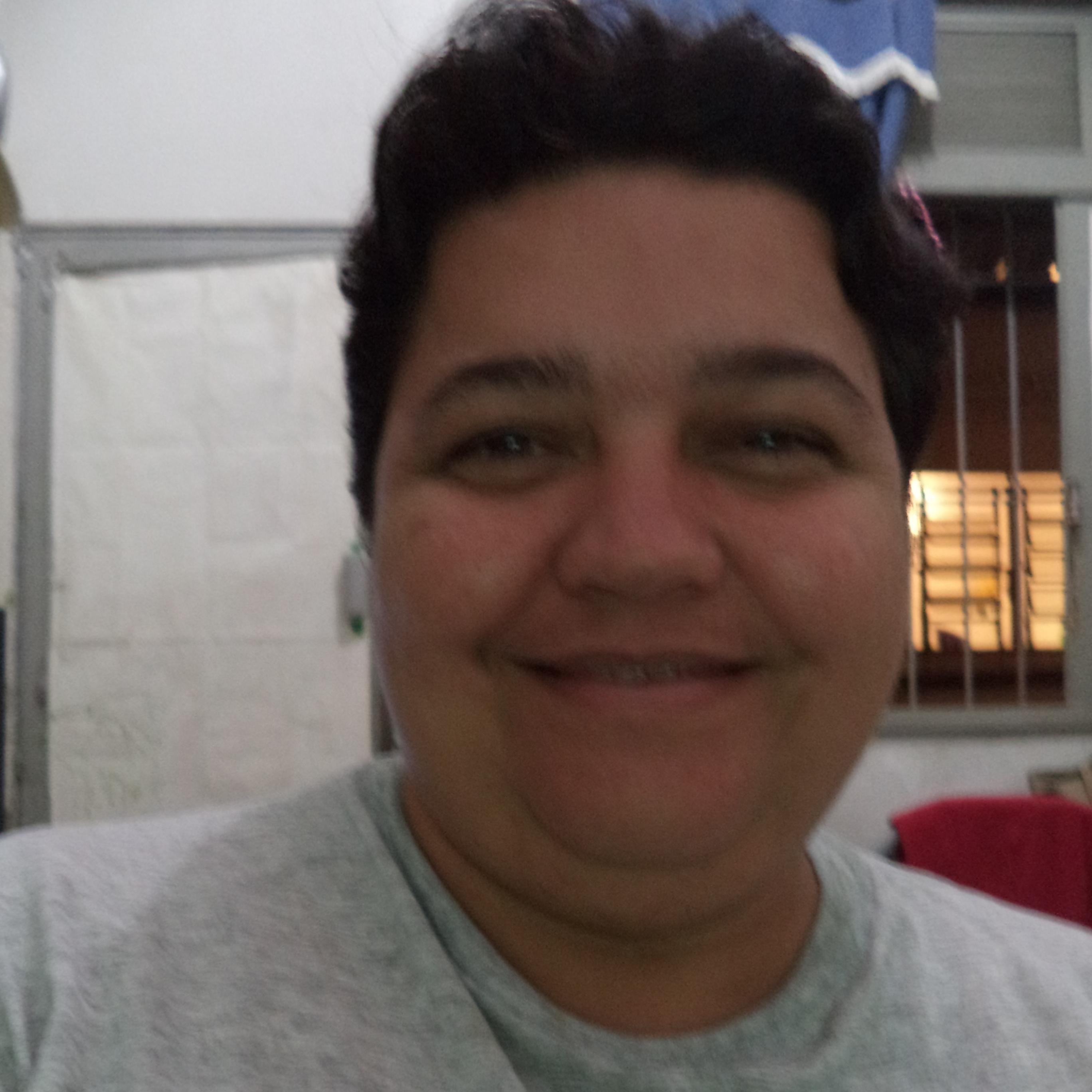 Sou casada,tenho duas lindas benções que o Senhor me presenteou.Frequento a Igreja Internacional da Graça de Deus já a quase 6 anos e só assim me encontrei.Bjs.