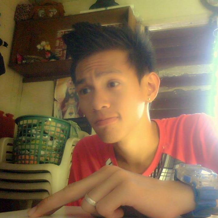 Lalakeng gwapo ? Marame nyan Pero lalaking loyal ? Konti na lang kaming ganyan :)