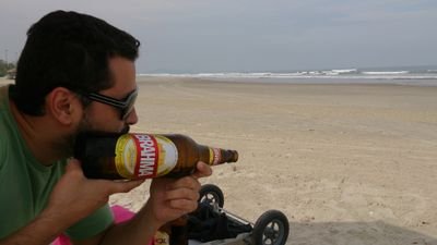 Não beba dirigindo vc pode derramar a cerveja.