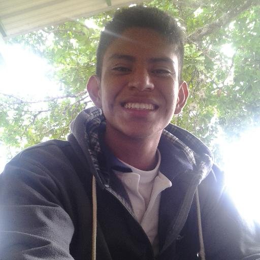 Si paso por su lado a mis espaldas me miran muy feo y de frente me saludan pero nada yo les creo, hipócritas de mierda