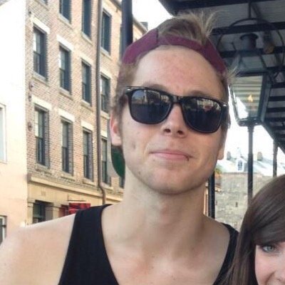 FOLLOW @lukesnandosSOS BECAUSE SHE GAVE YOU THIS FREE FOLLOW!!:)
