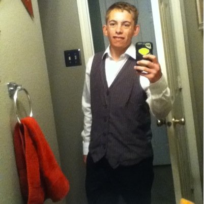 I am not single. I love to play sports. I have a instagram, kik, snapchat, and facebook. I'm 15 and a sophomore. I go to DCHS!!!! Class of 2017!!!!