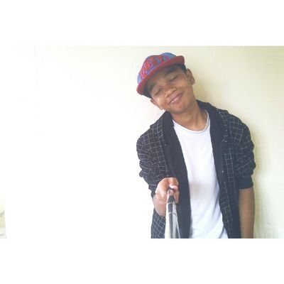 yas_superboii's profile picture. poop .