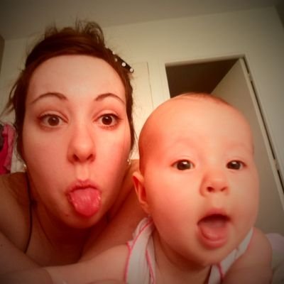 je m'apelle cathalina j'ai 1 ans edmi j'ai une petite soeur qui s'apelle luyanna elle est comme mamie elle a pas de dents encore !! est jai une maman poule