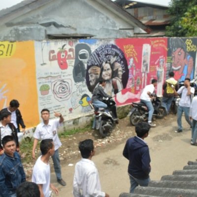 Warung ibu banyak dosa , banyak orang jahat tapi banyak cinta , cerita dan kasih sayang.