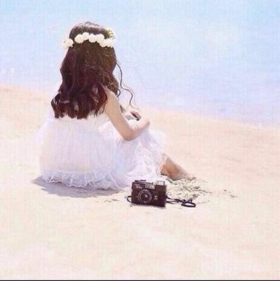 رغم تلوث هذا الزمنَ اؤمن ب أن
هناك انفاسًا نقيه ولكن نادره جداً ♥ !