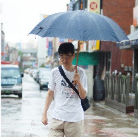 juneskimm's profile picture. 어쿠스틱 기타, 니콘 FM2 • D80, 그림 그리기, 와콤 슬레이트와 신티크, 오래 달리기, 비 내리는 날 탄천 달리기, 막 달리기, 쉬다 또 다시 달리기, 또 읽고 싶은 책 'Born to run', 군림천하 언제 끝나 #비오면_연락해 #비_안와도_연락해 #夏雨 하우 HOW