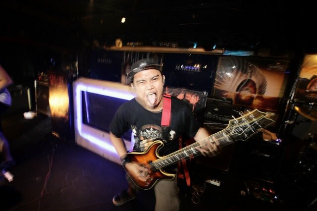 yogaputer's profile picture. Guitarist ov @HellgodsBand @Devdan_Official | #Accenture x #Google | #FIBUnpad