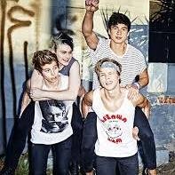 we made this account coz the filipinos are always smiling pls @luke5sos follow @esclandaAlexie you changed her life and you make her smile everyday pls.we lobya