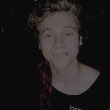 follow @pleasingmgc because she loves you and shes trying to reach her goal :-)))