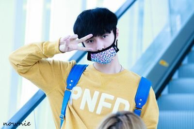 อี้ชิงแรบบิโตะ ซึน เกรียน  กระต่ายติดหูฟัง ว่างตอนไหนจะแปลงร่างเป็นดีเจ b(^^)d kakao talk : halovilmonster แอดมาคุยกันนะฮับ  
@PrinceLay_Xmame แฝดสุดหล่อของผม