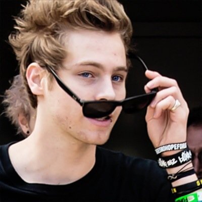 follow back @ashtralia_irwin bc youre beautiful