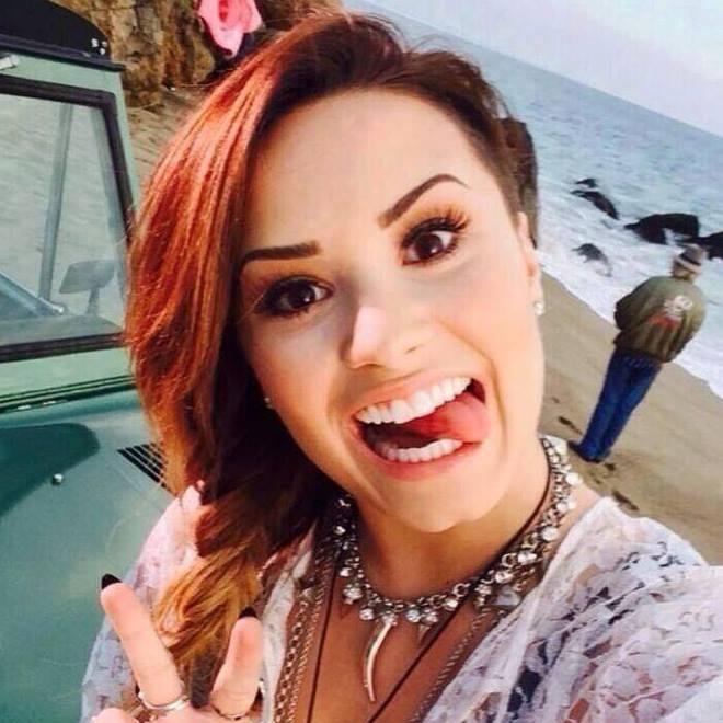 AmelAmeur2's profile picture. dont follow this account, go follow my real account @hafsa_fighter , i will follow back if you ask for thank you