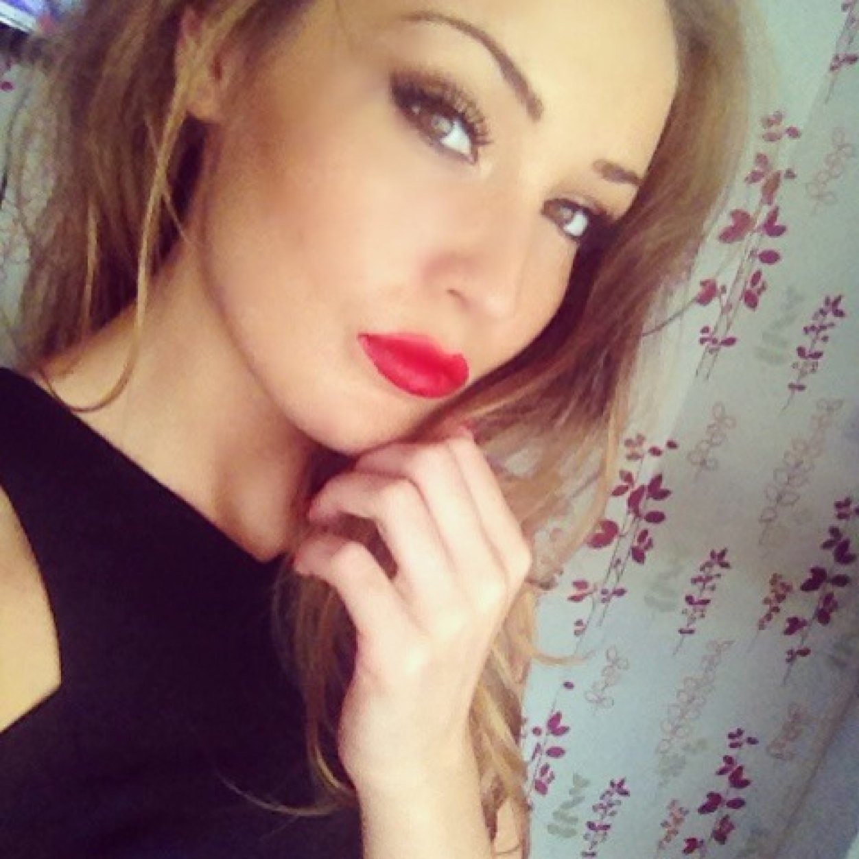 Insta - @sarahloujeffreyx