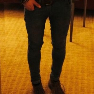 I'm @TheVampsCon's legs and I've lost my top half if you see it please return thanks