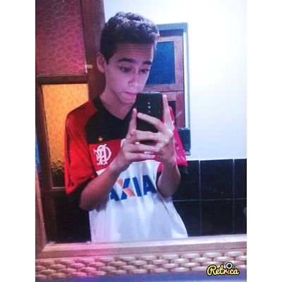 Não ligue para opinião dos outros. quem te ama assume, quem não te ama te consume.