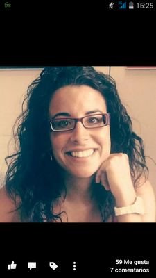 Filóloga de vocación que no de profesión. Viajera incansable capaz de perderse en su garaje.