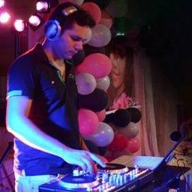 Gerente da Copygrafia - DJ e Produtor - Designer - Técnico em Informática