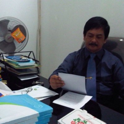 gabrilkotsi's profile picture. Tinggal di Sukabumi pernah msk Taman Kanak2 Tahun 70 di Kuningan, Pelayan di Pemda Kota Sukabumi dan Politeknik Sukabumi. Hanya Allah SWT yang patut diyakini !