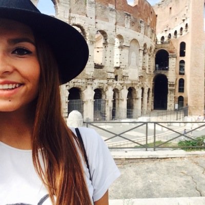 ClaudiaVinuesa's profile picture. Estudiante de periodismo, cinéfila amateur, amante de la fotografía y moda.