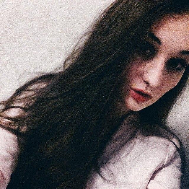 maybe i’m too busy being yours to fall for somebody new? @Harry_styles