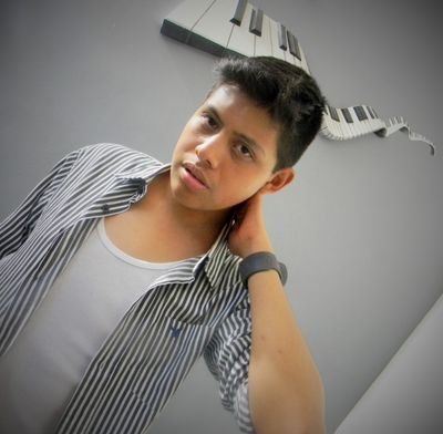 Javier_Carzaam's profile picture. Soñador. Mortal. Dramático. Tratando de hacer de mi vida una obra de arte.